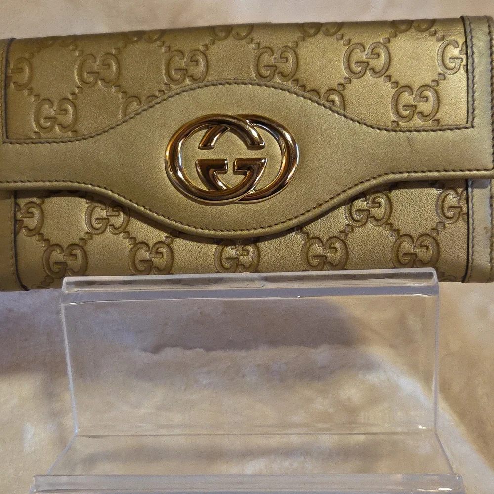 Gucci Gold‎ Embossed Women's Wallet - Picture 2 of 9